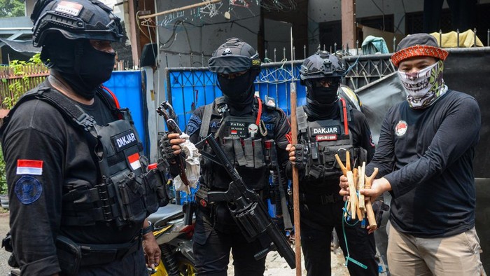 penggerebekan-narkoba-di-kampung-ambon-1792057706349_169